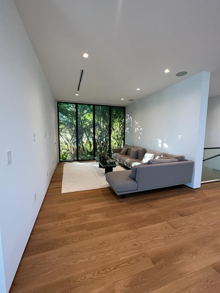 Luxury Residence: Full-Scope Refinishing